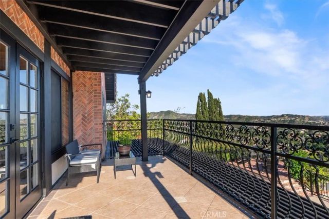 834 Moorside Drive, Glendale, CA 91207