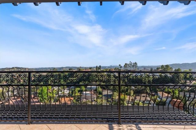 834 Moorside Drive, Glendale, CA 91207