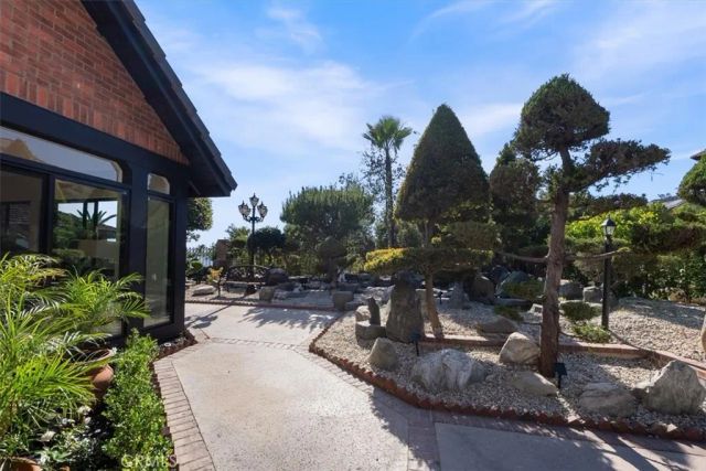 834 Moorside Drive, Glendale, CA 91207