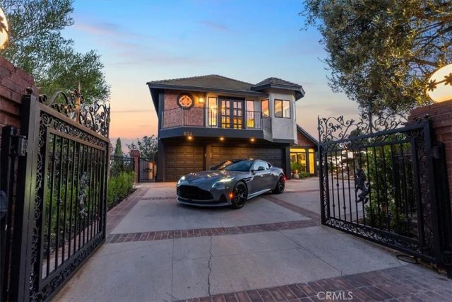 834 Moorside Drive, Glendale, CA 91207