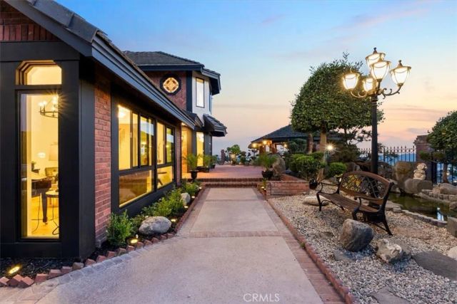 834 Moorside Drive, Glendale, CA 91207