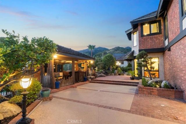 834 Moorside Drive, Glendale, CA 91207