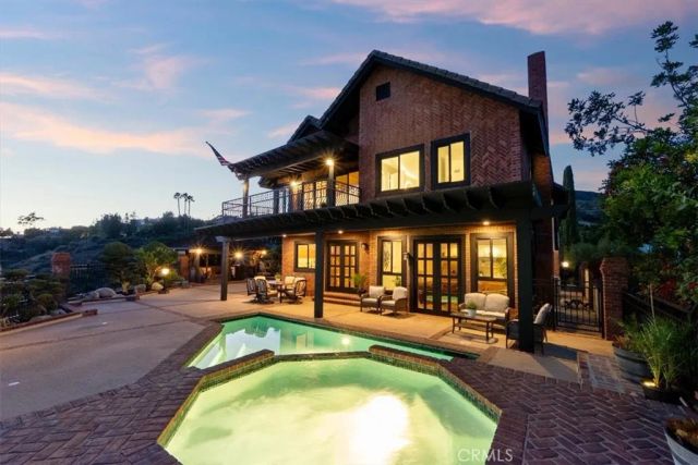 834 Moorside Drive, Glendale, CA 91207