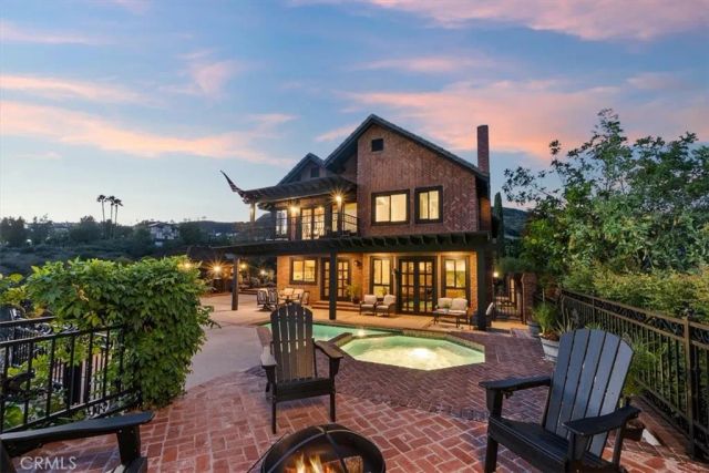 834 Moorside Drive, Glendale, CA 91207