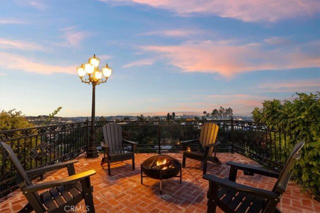 834 Moorside Drive, Glendale, CA 91207