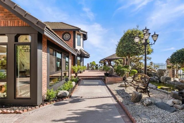 834 Moorside Drive, Glendale, CA 91207