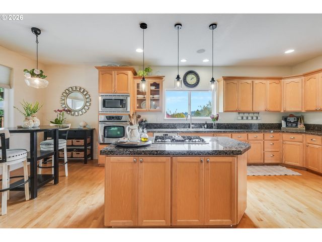 13658 Se SNOWFIRE Dr, Happy Valley, OR 97086