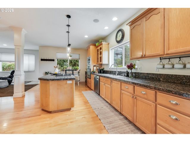 13658 Se SNOWFIRE Dr, Happy Valley, OR 97086