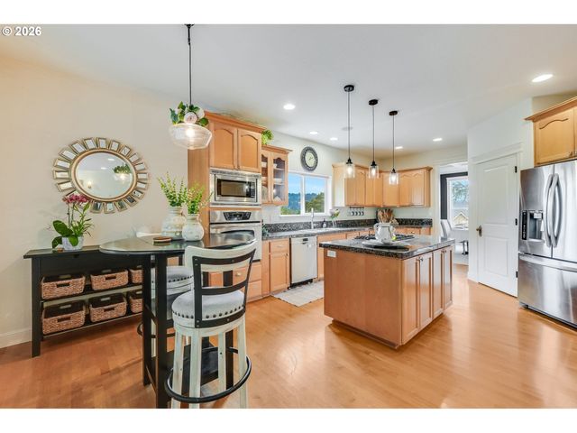 13658 Se SNOWFIRE Dr, Happy Valley, OR 97086