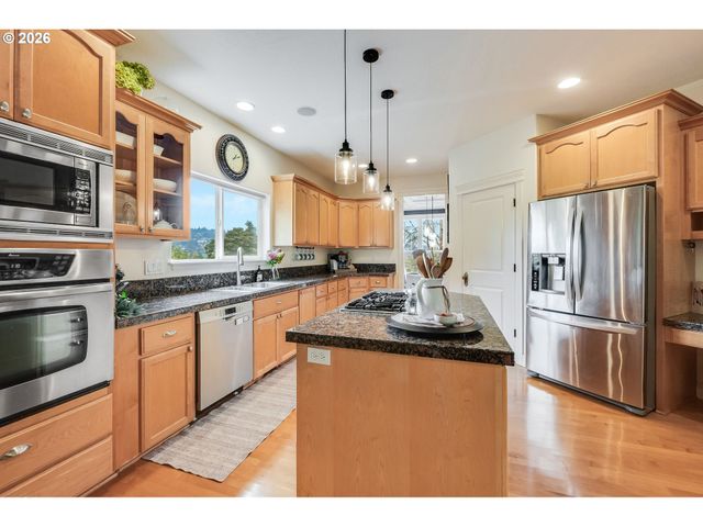 13658 Se SNOWFIRE Dr, Happy Valley, OR 97086