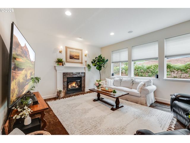 13658 Se SNOWFIRE Dr, Happy Valley, OR 97086