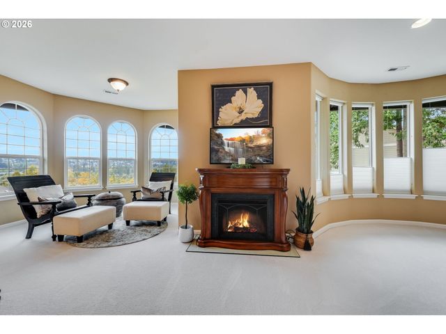 13658 Se SNOWFIRE Dr, Happy Valley, OR 97086