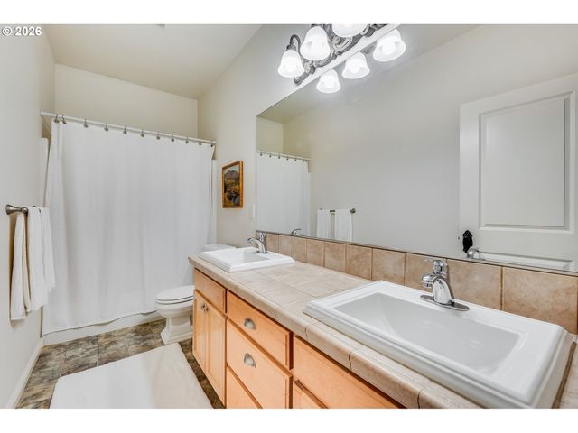 13658 Se SNOWFIRE Dr, Happy Valley, OR 97086