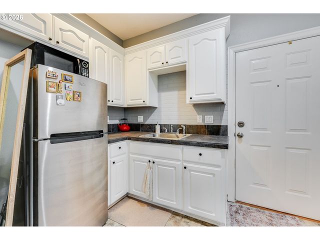 13658 Se SNOWFIRE Dr, Happy Valley, OR 97086