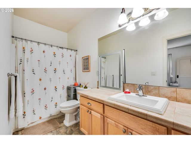 13658 Se SNOWFIRE Dr, Happy Valley, OR 97086