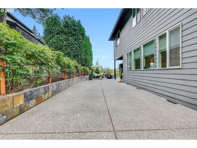 13658 Se SNOWFIRE Dr, Happy Valley, OR 97086