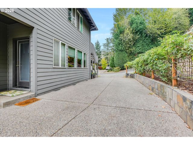 13658 Se SNOWFIRE Dr, Happy Valley, OR 97086