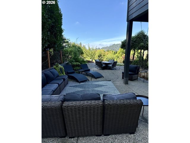 13658 Se SNOWFIRE Dr, Happy Valley, OR 97086