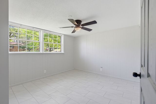 1286 Slayden Cir, Clarksville, TN 37040