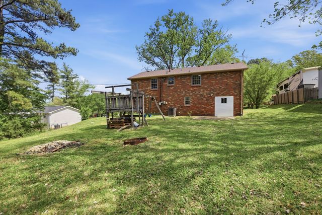 1286 Slayden Cir, Clarksville, TN 37040