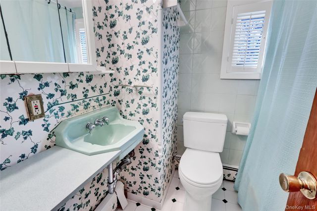 1526 Rhode Avenue, Merrick, NY 11566