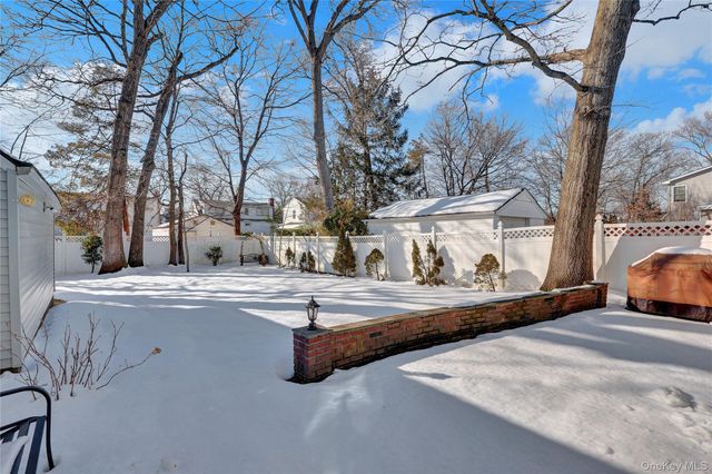 1526 Rhode Avenue, Merrick, NY 11566