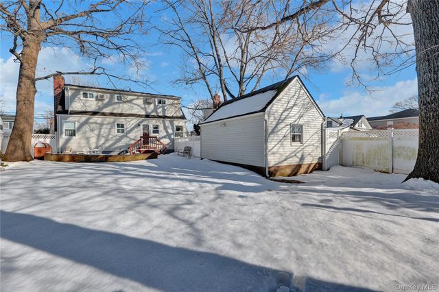 1526 Rhode Avenue, Merrick, NY 11566