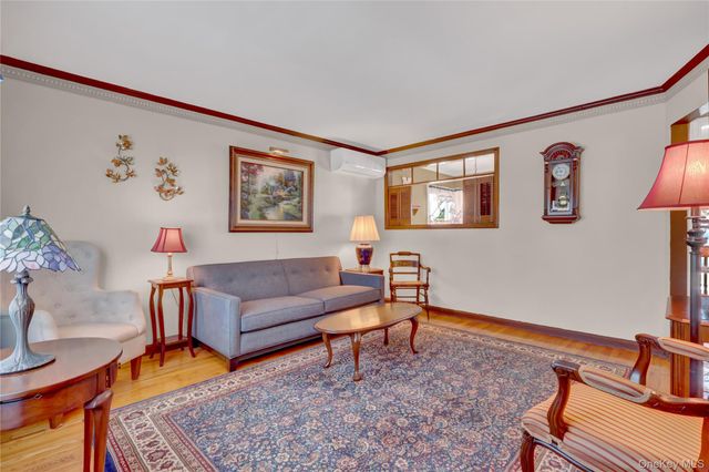 1526 Rhode Avenue, Merrick, NY 11566