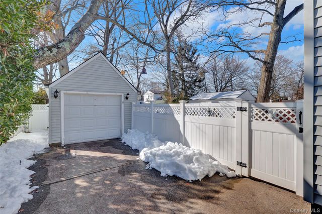 1526 Rhode Avenue, Merrick, NY 11566