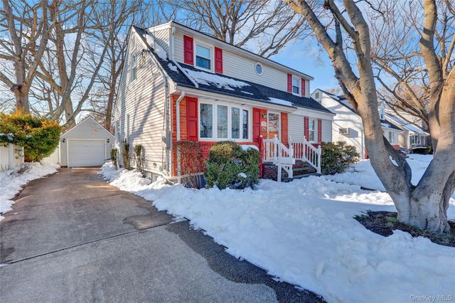 1526 Rhode Avenue, Merrick, NY 11566