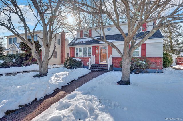 1526 Rhode Avenue, Merrick, NY 11566