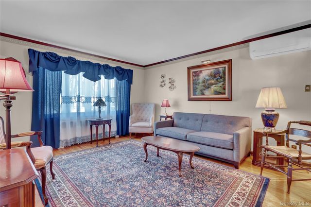 1526 Rhode Avenue, Merrick, NY 11566