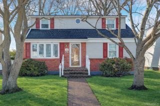 1526 Rhode Avenue, Merrick, NY 11566