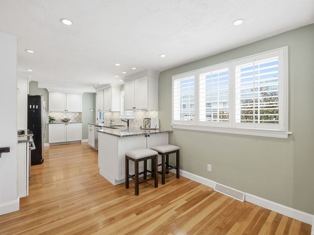 17 Daley St, Needham, MA 02494