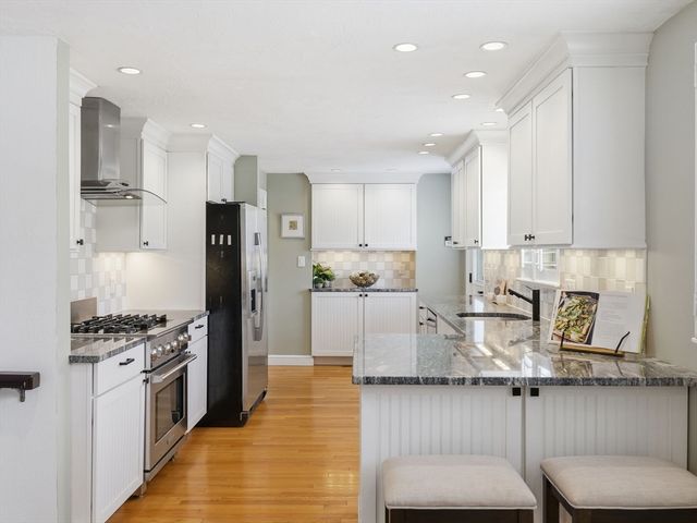 17 Daley St, Needham, MA 02494