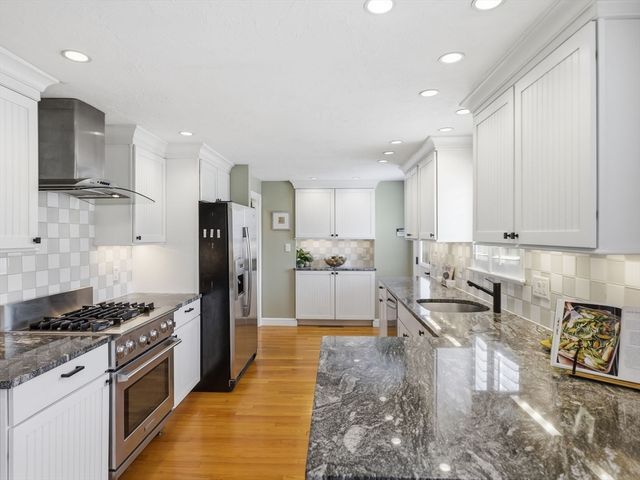 17 Daley St, Needham, MA 02494