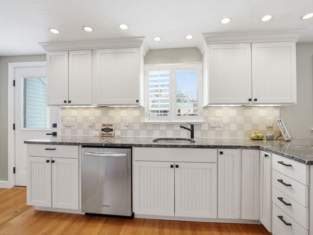 17 Daley St, Needham, MA 02494