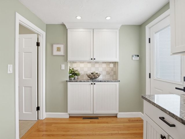 17 Daley St, Needham, MA 02494