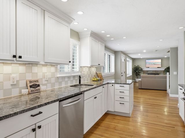 17 Daley St, Needham, MA 02494