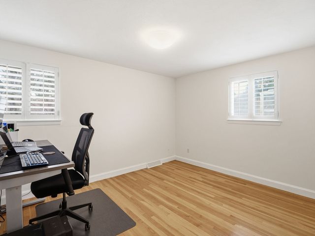 17 Daley St, Needham, MA 02494