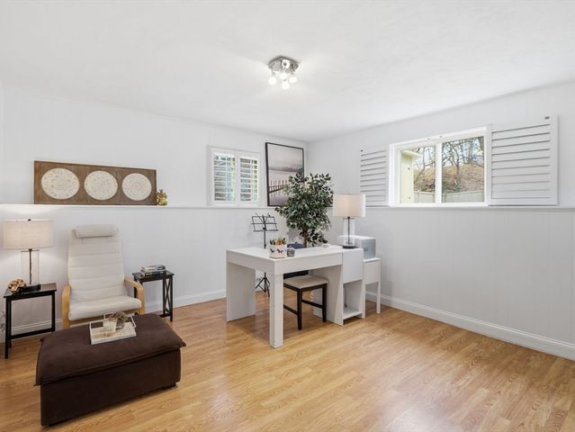 17 Daley St, Needham, MA 02494