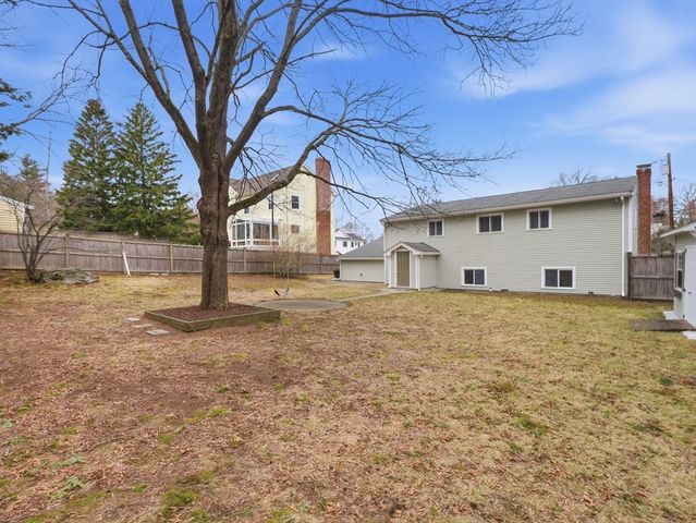 17 Daley St, Needham, MA 02494