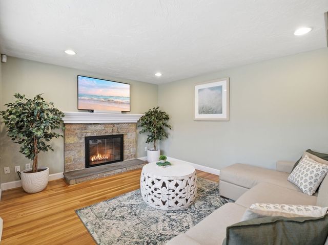 17 Daley St, Needham, MA 02494