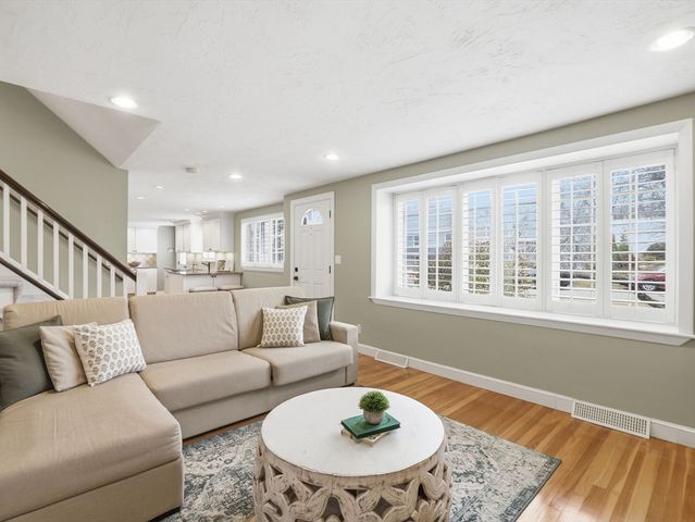 17 Daley St, Needham, MA 02494