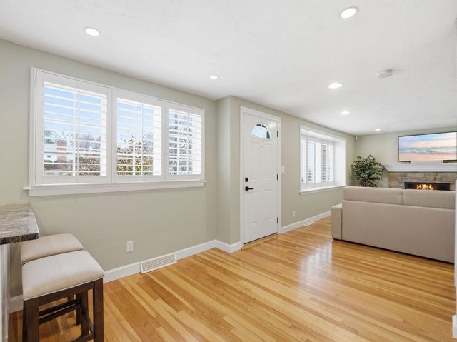 17 Daley St, Needham, MA 02494