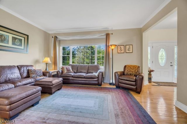 16 Hughey Ln, Hillsborough Twp., NJ 08844