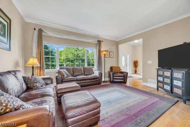 16 Hughey Ln, Hillsborough Twp., NJ 08844