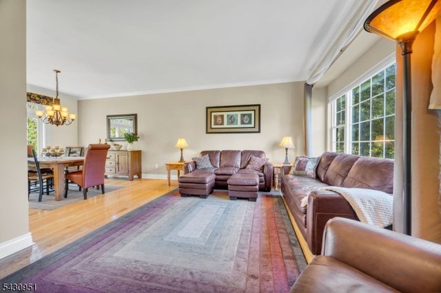 16 Hughey Ln, Hillsborough Twp., NJ 08844