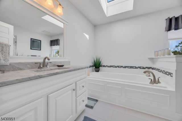 16 Hughey Ln, Hillsborough Twp., NJ 08844