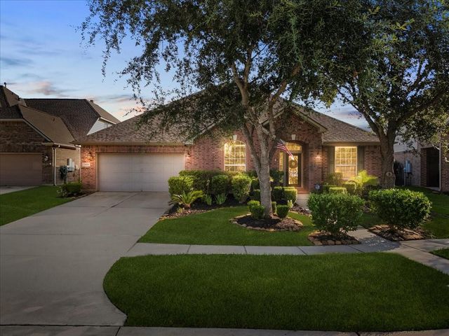 2404 Garnetfield Lane, Friendswood, TX 77546